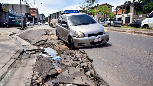 Tras temporal, avenidas se llenan de pozos y hay muros por derrumbarse