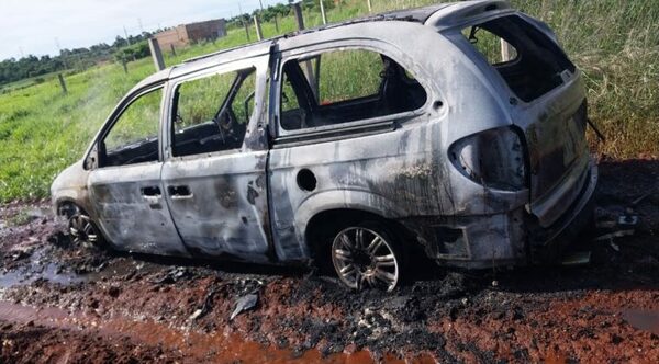 Roban a orientales en Minga Guazú y luego queman el vehículo en el que iban - Noticiero Paraguay