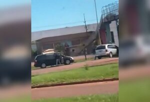 Perpetraron asalto creyendo que vehículo transportaba dinero, pero solo se llevaron ropas y equipo de pádel