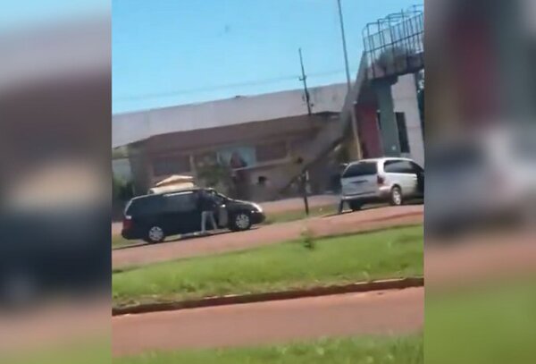 Perpetraron asalto creyendo que vehículo transportaba dinero, pero solo se llevaron ropas y equipo de pádel