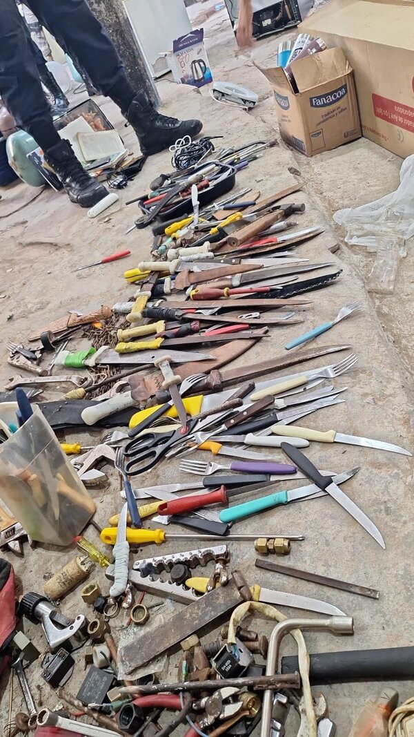 Tacumbú: incautan drogas, armas blancas y alcohol en sector Baldosería - trece