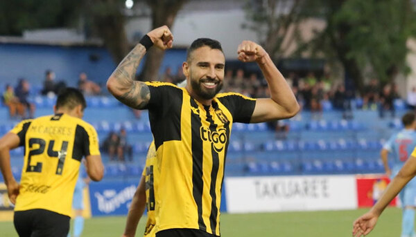 Versus / Tras dejar Guaraní, José Moya firma con el equipo de Leonel Álvarez
