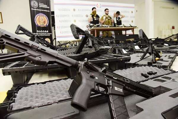 Equiparán a la Policía con armas incautadas durante el operativo “Dakovo” - Policiales - ABC Color