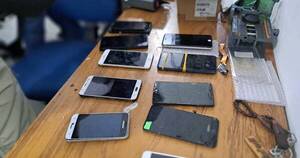 La Nación / Allanan galerías del Mercado 4 tras teléfonos robados