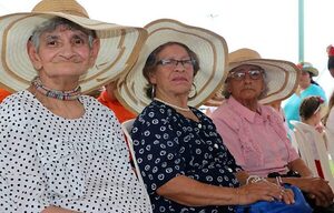 Adultos mayores cobrarán G. 32.000 más desde enero en concepto de pensión - La Clave