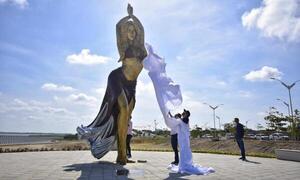Shakira ya tiene su estatua en Barranquilla: “Es demasiado para mi corazoncito”