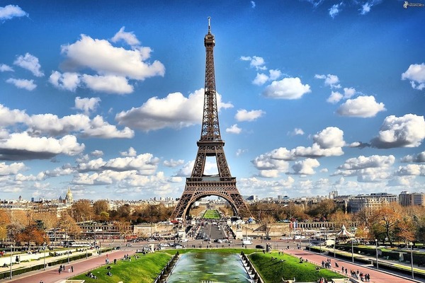Torre Eiffel cierra sus puertas por huelga de trabajadores