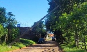Choque contra una columna dejó sin luz a dos barrios de Coronel Oviedo