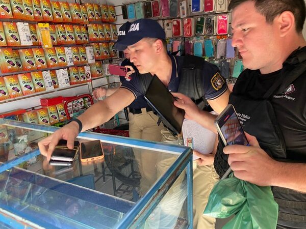 Golpe a ladrones de celulares: varios detenidos y teléfonos incautados en el Mercado 4