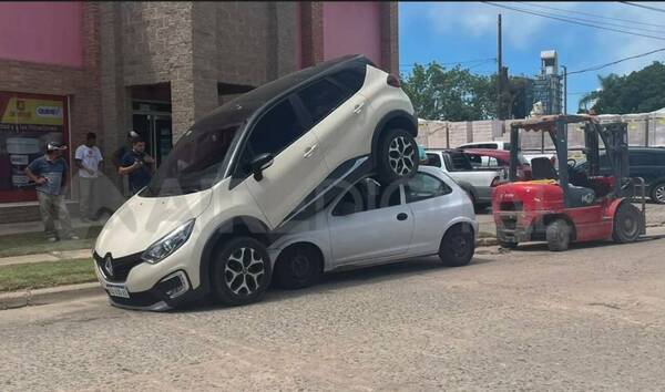 “¿Sabés estacionar?”; “Sí, claro… dejame a mi”: insólito accidente con camioneta estacionada