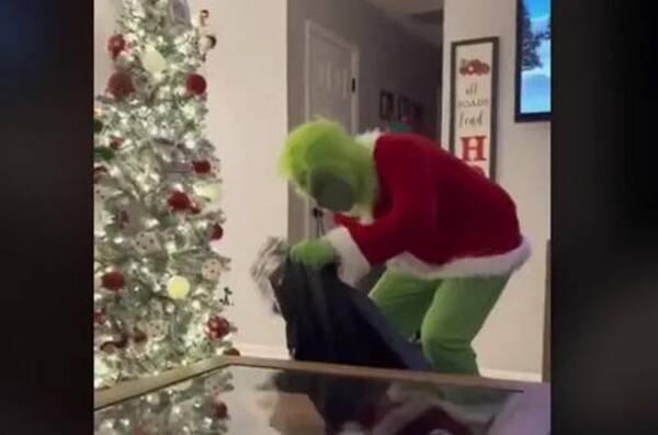 [VIDEO] En tiktok aparece Grinch "robaregalos" que puede afectar mal a los mita'i