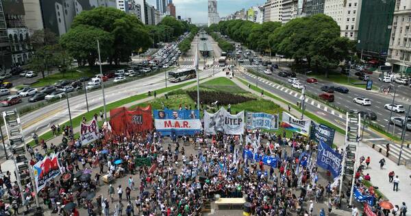 La Nación / Milei anuncia que llamará a un plebiscito en caso de que el Congreso rechace megadecreto