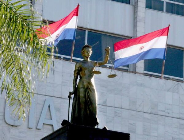 Funcionarios que prestarán servicios en los Tribunales y Juzgados de Turnos durante la feria judicial 2024