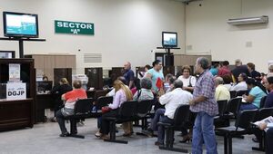 Adultos mayores y excombatientes tendr谩n un respiro econ贸mico con el aumento de sus pensiones y subsidios - Revista PLUS