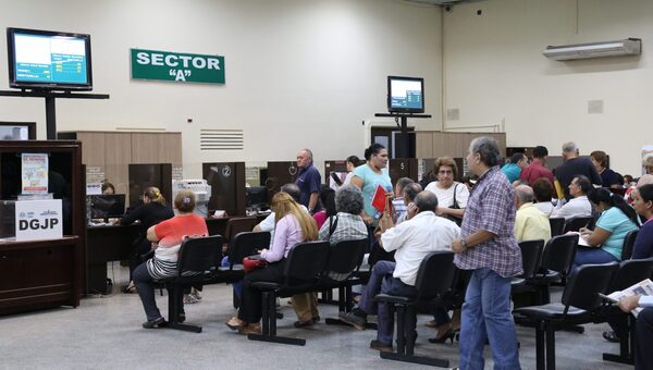 Adultos mayores y excombatientes tendr谩n un respiro econ贸mico con el aumento de sus pensiones y subsidios - Revista PLUS
