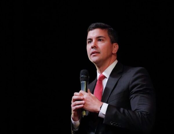Santiago Peña reglamenta ley para permitir a mipymes acceder al seguro y la jubilación de IPS · Radio Monumental 1080 AM
