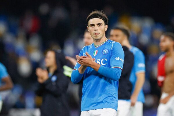 Versus / El Leipzig contrató al mediocampista Eljif Elmas, que fue campeón con Napoli