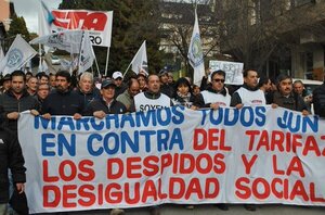 Gremios argentinos marchan contra decreto del presidente Milei - ADN Digital