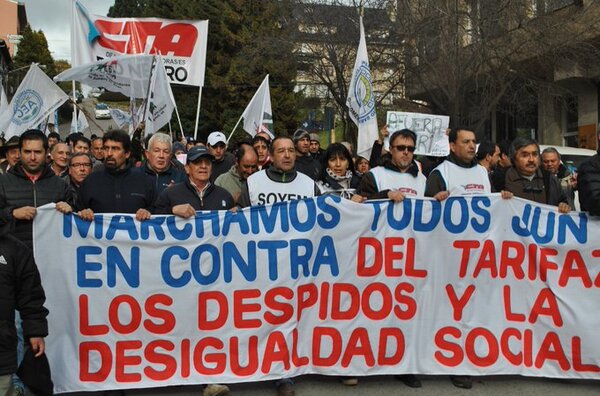 Gremios argentinos marchan contra decreto del presidente Milei - ADN Digital