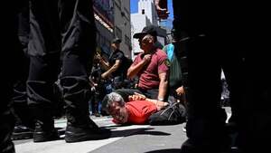 Incidentes y varios detenidos tras manifestación en Buenos Aires