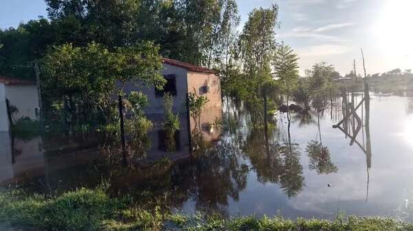 Nueva Italia: crecida de arroyos causa inundación de 400 viviendas - Nacionales - ABC Color