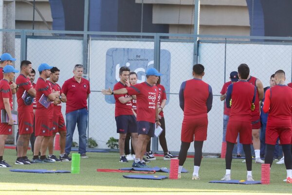 Versus / Con los refuerzos en primera línea, comenzó la pretemporada de Cerro Porteño