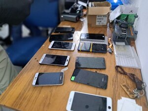 Incautan más de mil celulares robados que estaban a la venta en el Mercado 4 - Judiciales.net