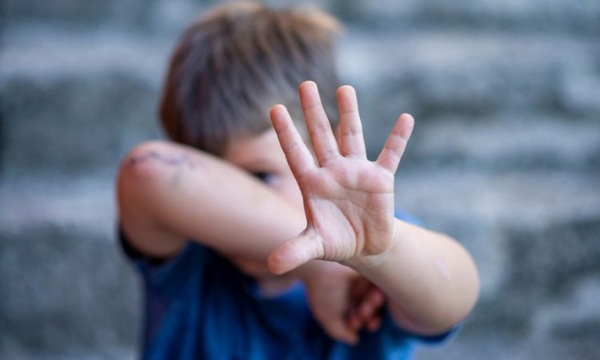 Codeni informó a Defensoría sobre niño maltratado, pero víctima sigue expuesta a maltratos