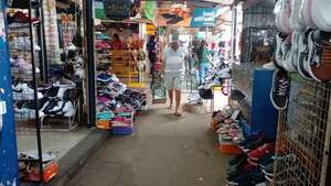 Comerciantes sanlorenzanos esperan continuar con la buena venta para la fiesta de fin de año - Economía - ABC Color