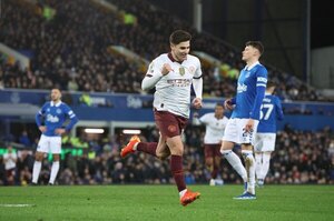 Versus / Manchester City estrena su condición de campeón del mundo remontando ante Everton