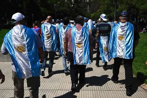 Milei busca obtener amplias facultades para gobernar en una Argentina en “emergencia” - Mundo - ABC Color