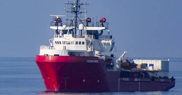 La Nación / Barco humanitario rescata 244 migrantes frente a Libia