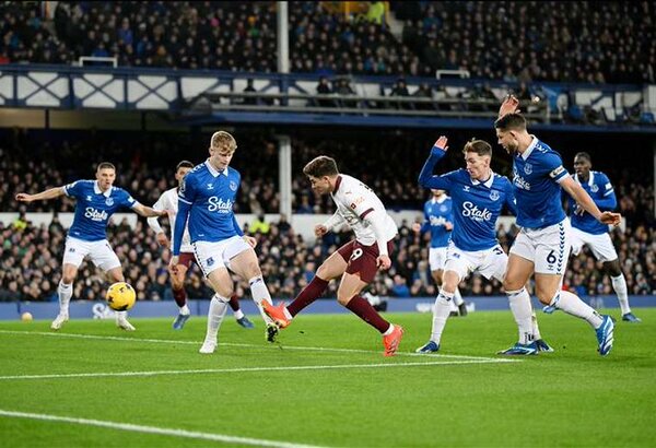 Manchester City se impone en Everton, y el Chelsea evita un nuevo tropiezo