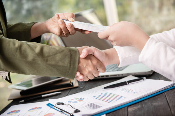 Utilidades creciendo, créditos en expansión y tasas en descenso: Las claves del sector bancario en el año que se va - MarketData