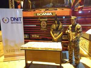 Incautan camión con doble fondo que transportaba cocaína - trece