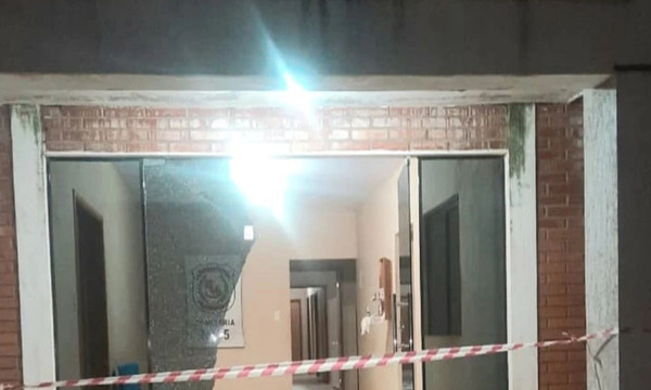 Matan a un hombre, balean una comisaría y una patrullera
