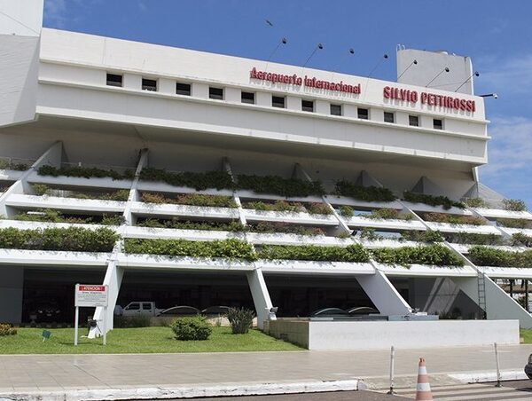 Verano y vacaciones impulsan un aumento de frecuencias y operaciones aéreas · Radio Monumental 1080 AM
