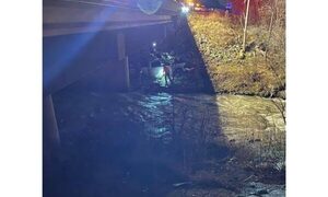 Luego de una semana rescatan a joven que sobrevivió con agua de lluvia