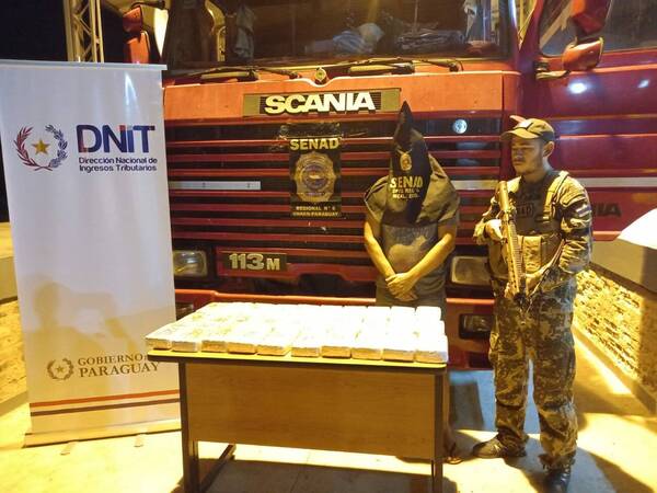 Cacharon merca a bulto en camión que llegaba de Bolivia