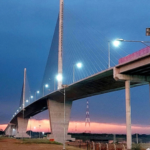 Puente Héroes del Chaco brilla con energía solar