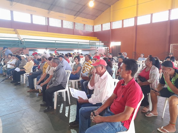 Beneficiarios de Cambyretá reciben tarjetas de subsidio para la tercera edad