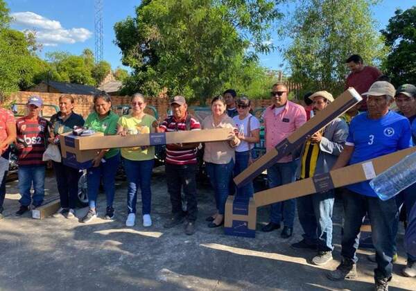 Presidenta del INDI impulsa desarrollo en comunidades indígenas de Puerto Casado con la entrega de microproyectos - .::Agencia IP::.