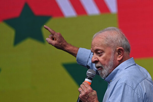 Lula sanciona con algunos vetos la ley que regula el uso de pesticidas - MarketData
