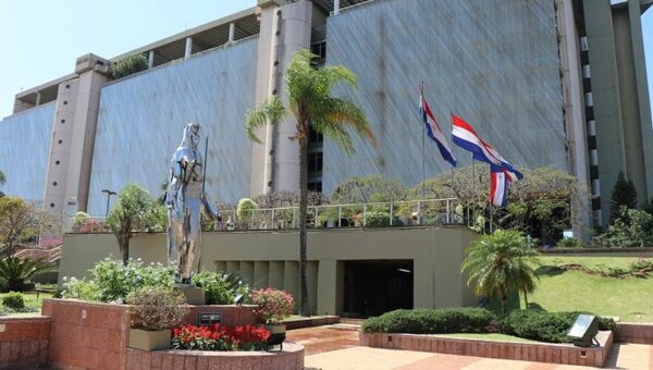 Habilitan inscripción para concursos por cargos en el Banco Central del Paraguay - trece