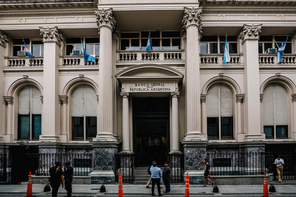 La deuda de Argentina subió a 283.517 millones de dólares en el tercer trimestre - MarketData