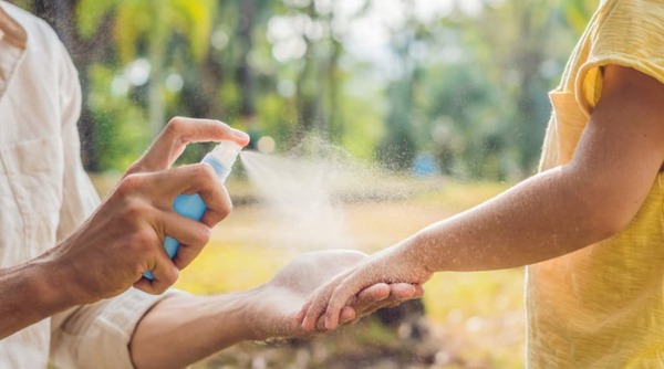 ¡Para combatir al mosquito! Salud indica que a partir de los 2 meses de vida se pueden aplicar repelentes con DEET - trece