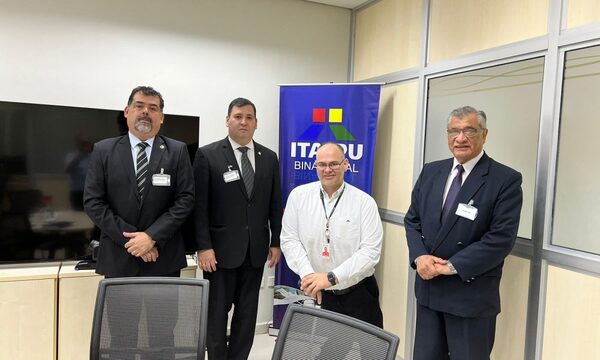 Universidad Corporativa ITAIPU y la UNE exploran alianza para la formación integral de profesionales