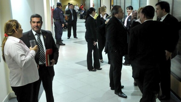Promedio salarial de funcionarios de Diputados es de casi G. 7 millones