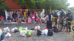 Se reanudan visitas en Tacumbú: largas colas de espera - Nacionales - ABC Color