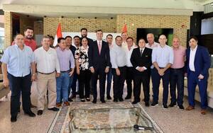 INTENDENTES HONOR COLORADO DEL DEPARTAMENTO DE ITAPÚA SE REUNIERON CON EL PRESIDENTE SANTIAGO PEÑA - Itapúa Noticias